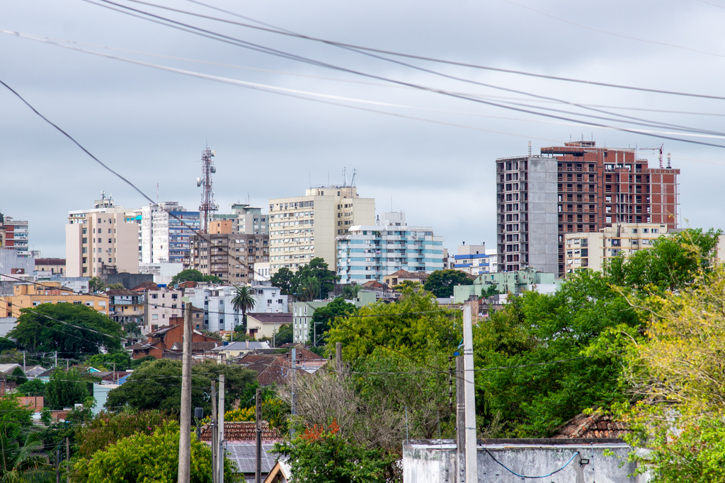 Com chance de pancadas de chuva durante o dia, quinta-feira amanhece com céu encoberto em Santa Maria