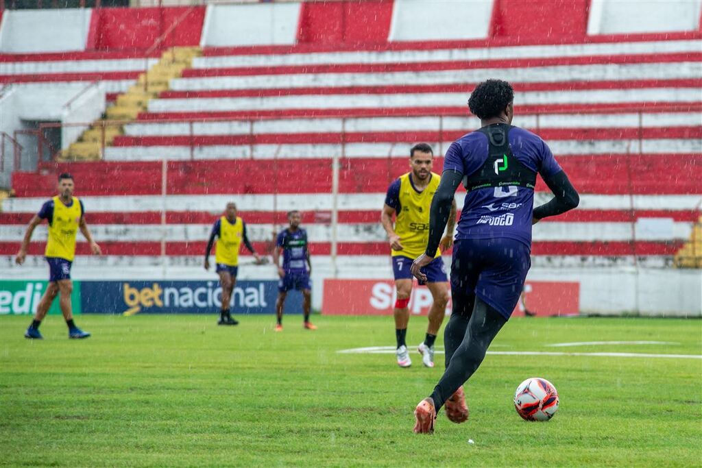 Inter-SM aguarda o Guarany de Bagé para duelo decisivo pelo quadrangular do rebaixamento