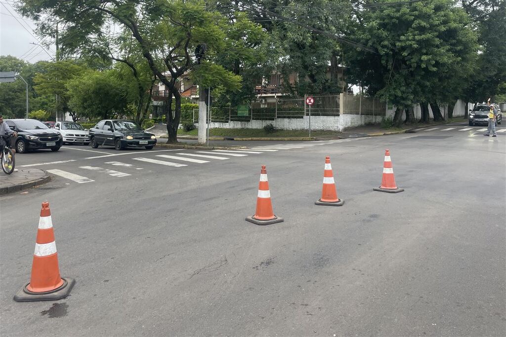 Motorista foge após acidente com duas adolescentes feridas na Avenida Presidente Vargas, em Santa Maria