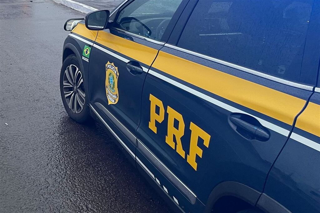 Caminhão sai da pista e deixa condutor ferido na BR-287, em Unistalda