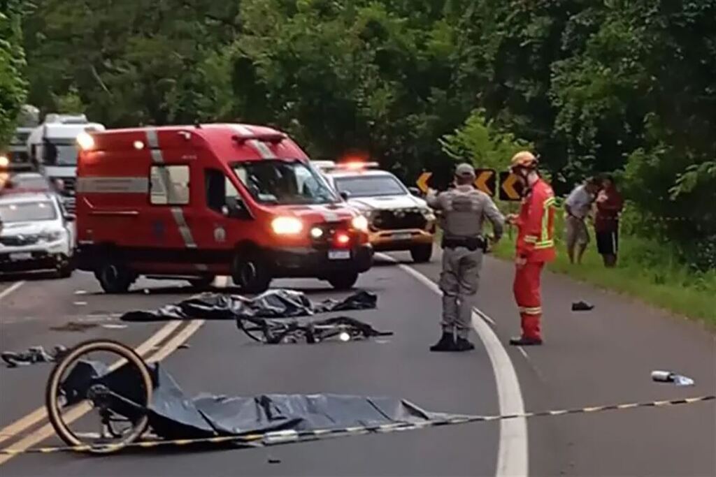 Duas ciclistas morrem e homem está em estado grave após atropelamento na ERS-115 na região do Vale dos Sinos