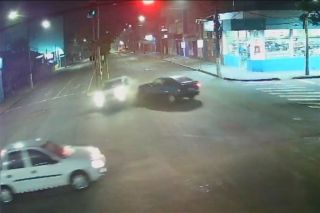 VÍDEO: Câmeras do Ciosp registram acidente que deixou duas adolescentes feridas em Santa Maria