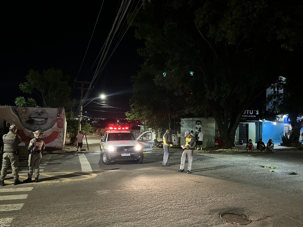 Após derrota, torcedores do Inter-SM protestam em frente ao estádio e BM é acionada