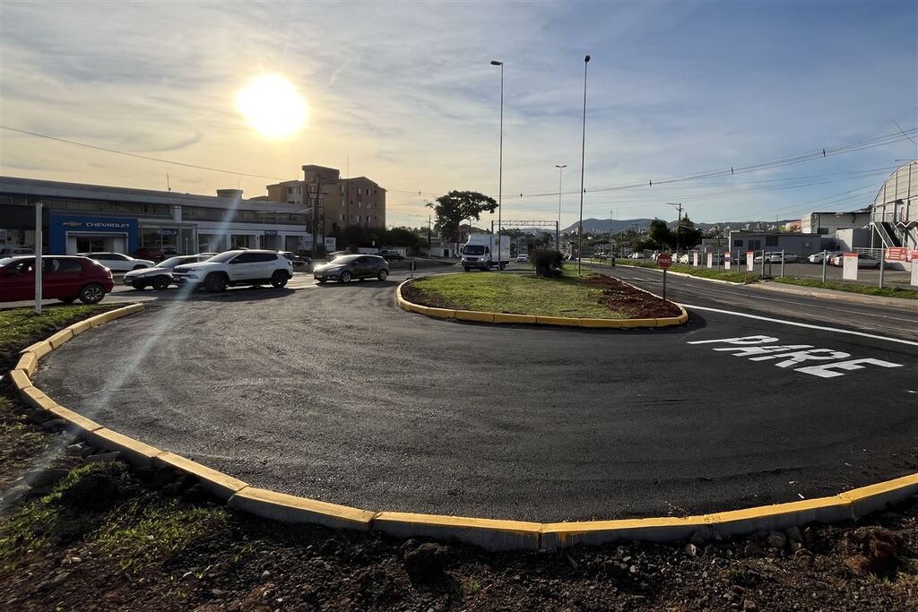 Homem é preso após tentar furtar cabos de cobre em supermercado