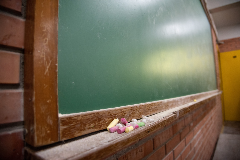 Volta às aulas na rede municipal começa com déficit de mais de 180 professores e problemas estruturais, aponta sindicato