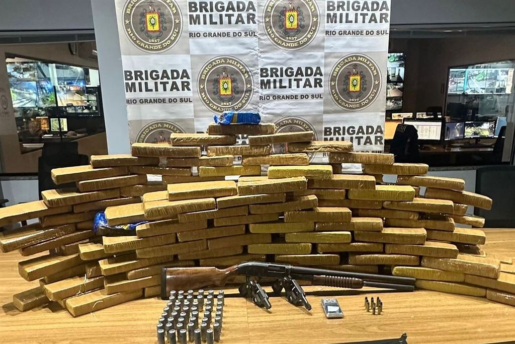 Jovem é preso com mais de 130 quilos de maconha e armas em Santa Maria