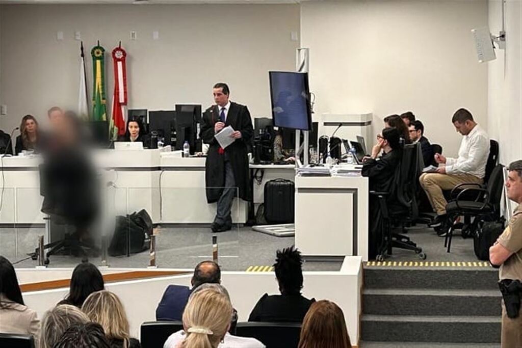 Foto: Tribunal de Justiça de Santa Catarina (Divulgação) - O julgamento ocorreu em setembro de 2025, no município de Imbituba, e se estendeu por três dias. Ao final, o réu foi condenado a 12 anos de reclusão.