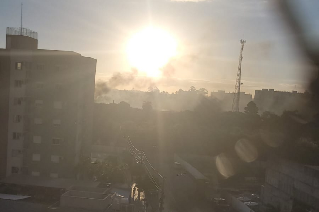 Suspeita de incêndio em vegetação mobiliza equipes do Corpo de Bombeiros em Santa Maria