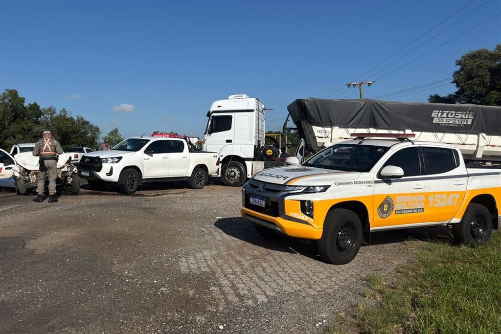 título imagem Colisão entre três veículos deixa motorista ferido em trecho da RSC-287, em Santa Maria