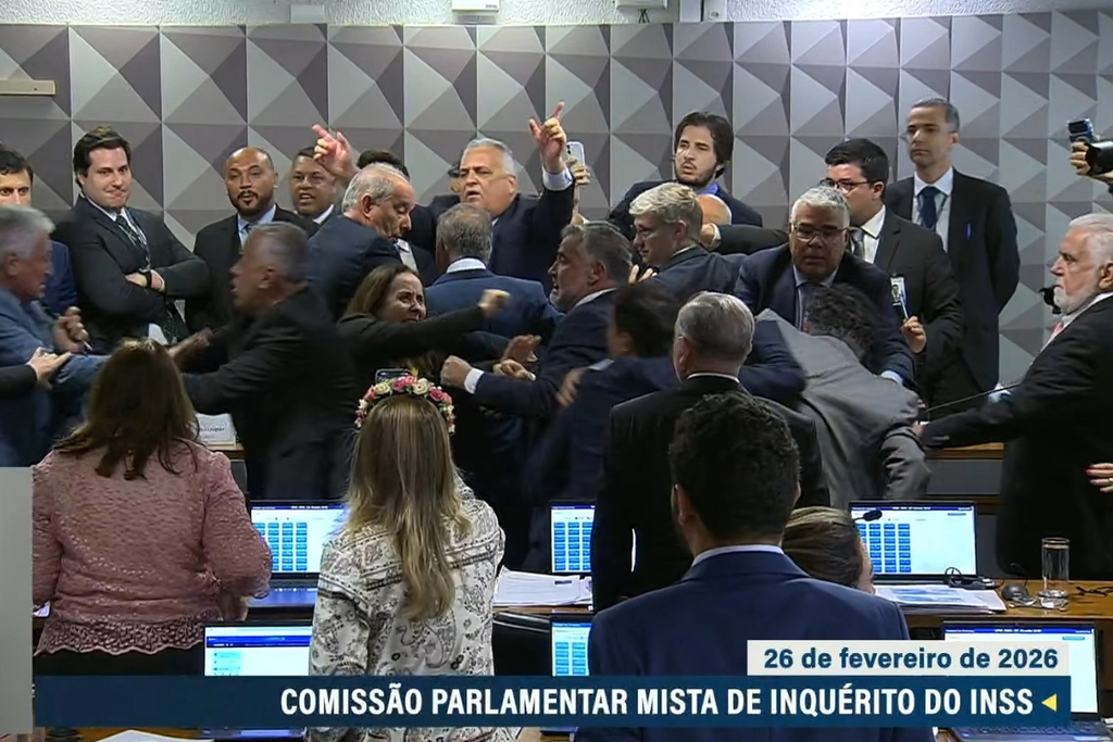 Com sessão marcada por confusão, CPI mista do INSS aprova quebra de sigilo bancário de filho de Lula