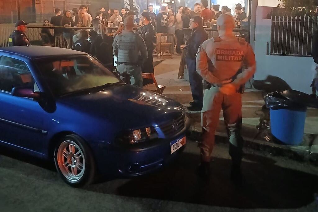 Brigada Militar fiscaliza quatro estabelecimentos durante Operação Sossego Público em Santa Maria