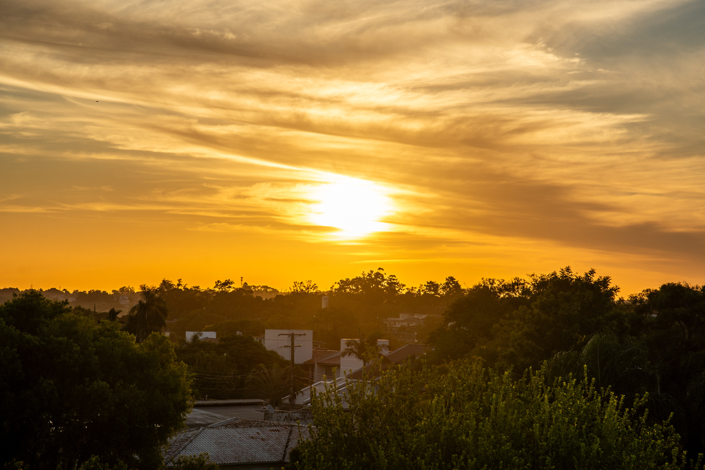 Com máxima de 36°C nesta terça, calor e sensação de abafamento ganham força em Santa Maria