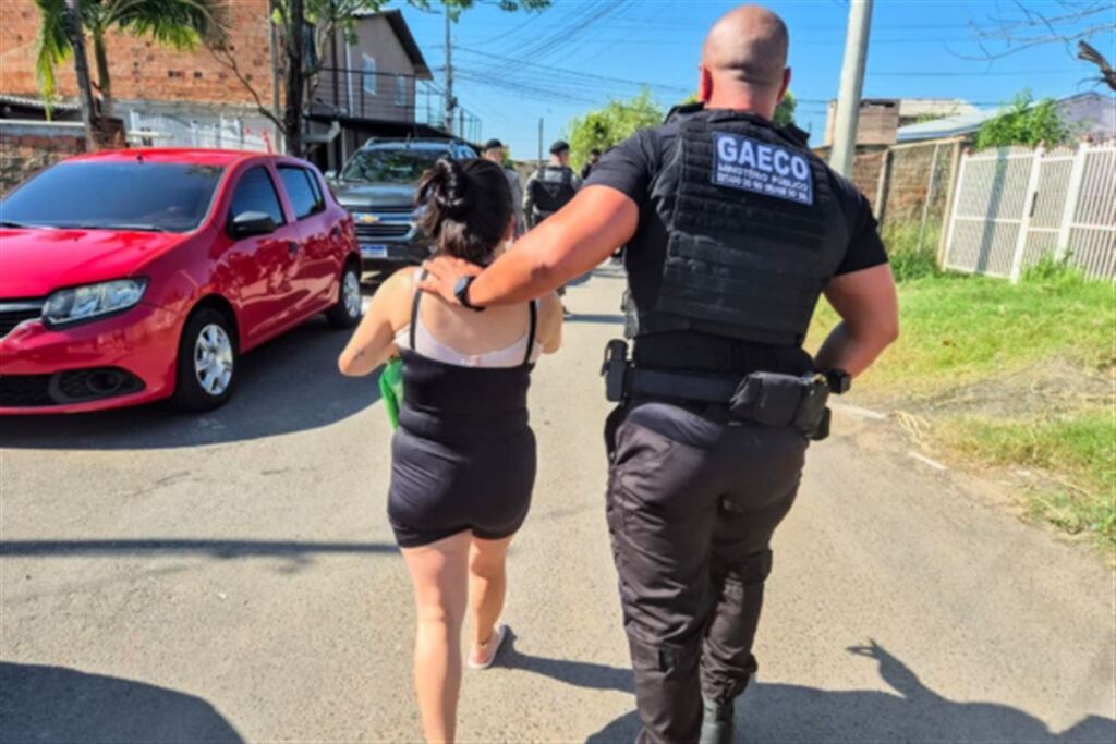 Mulheres são presas por suspeita de medicar e agredir crianças