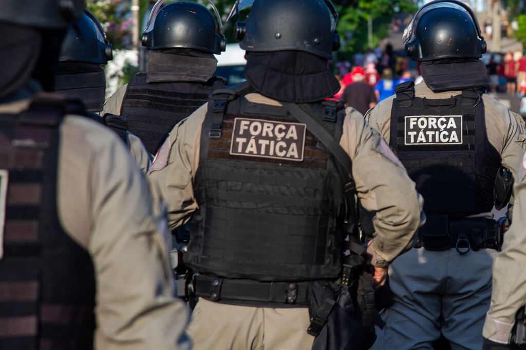 Jovem com mandado de prisão é capturado durante policiamento da Calourada