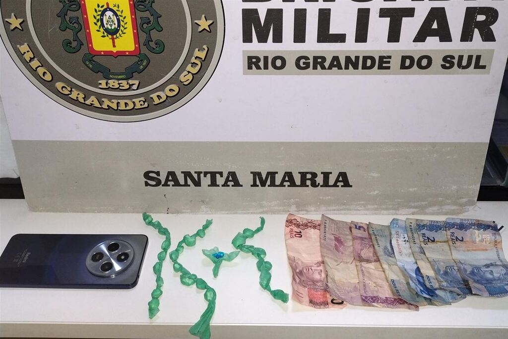 Homem é preso ao tentar fugir e agredir policiais durante abordagem por suspeita de tráfico em Santa Maria