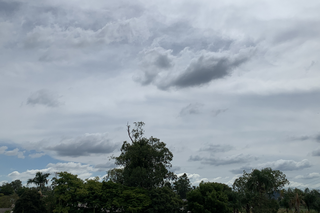 Calor e pancadas isoladas marcam a quinta-feira em Santa Maria; chuva mais intensa pode ocorrer no fim de semana