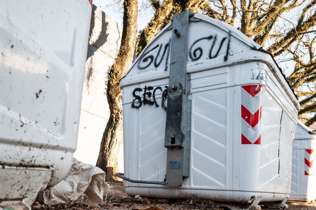 Dois contêineres de lixo são incendiados em intervalo de três horas em Santa Maria
