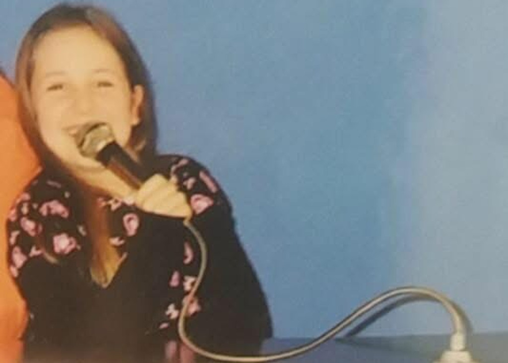 Galeria de imagens: Por mais que Carol diga que é tímida, a foto quando criança diz algo completamente o contrário.