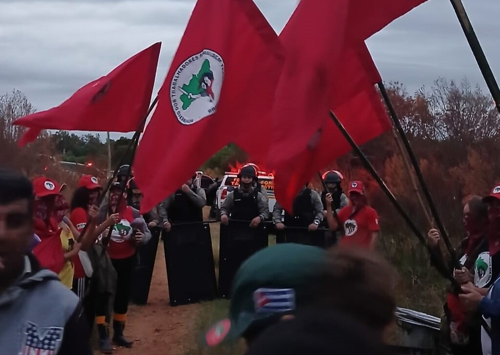 título imagem Ocupação de mulheres do MST em São Gabriel pede a retomada das negociações de reforma agrária