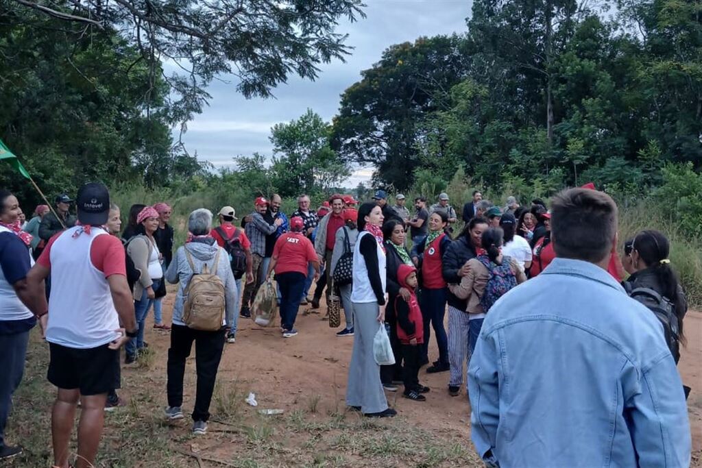 título imagem Após mobilização, grupo de mulheres do MST deixa área da antiga Fepagro em São Gabriel
