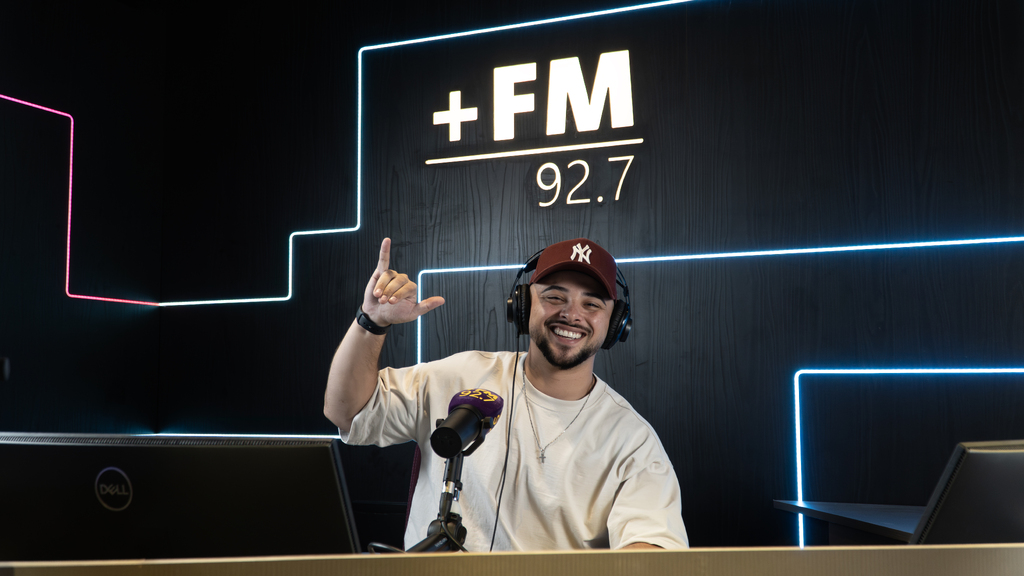Foto: Bruna Santos (Diário) - Artur comandará o Baguncinha da + FM, programa que terá foco em pagode, mas também vai incluir outros sucessos do momento.