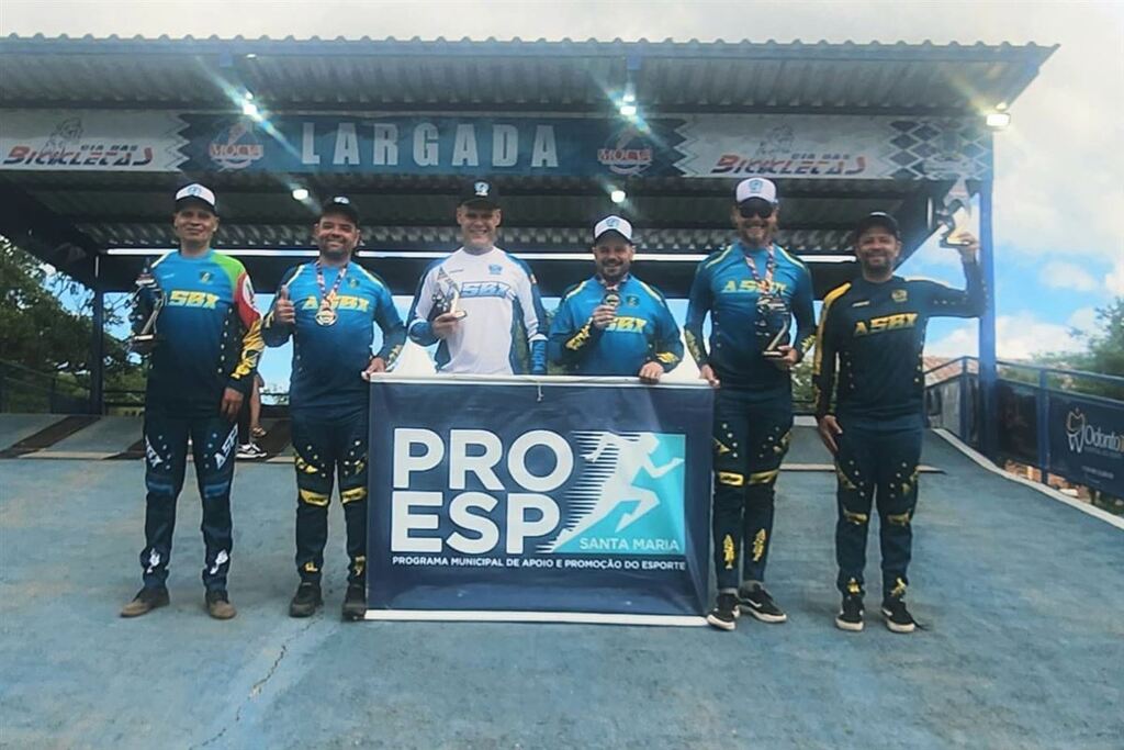 Foto: ASBx (Divulgação) - Seis pilotos da Associação Santamariense de Bicicross estiveram em Venâncio Aires, na abertura do estadual