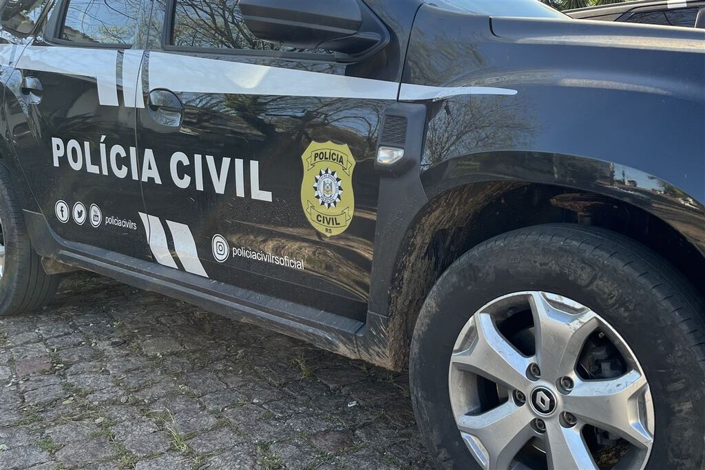 Homem é morto a tiros no pátio de escola em Santiago