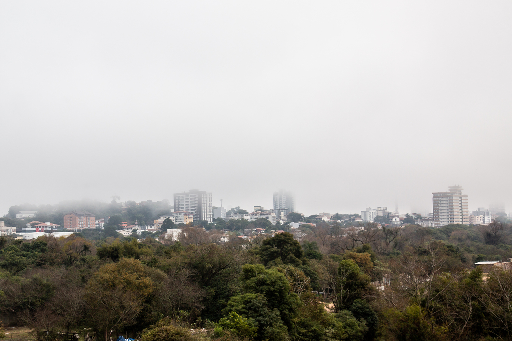 Cara de inverno, temperatura de verão: quinta-feira amanhece com neblina, mas calor intenso deve marcar próximos dias em Santa Maria