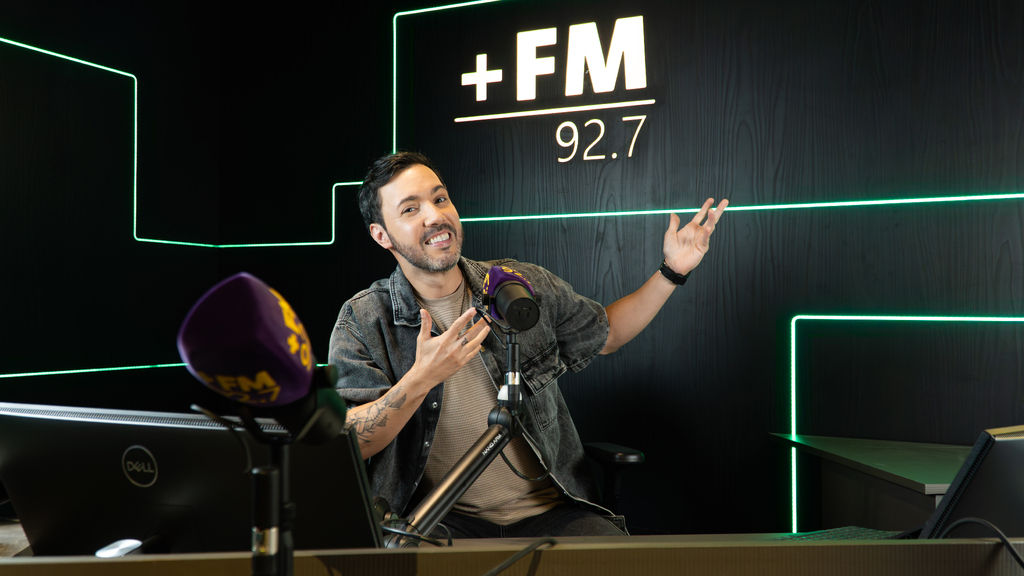 título imagem Quem são os profissionais por trás das vozes: Sandro de Paula promete 