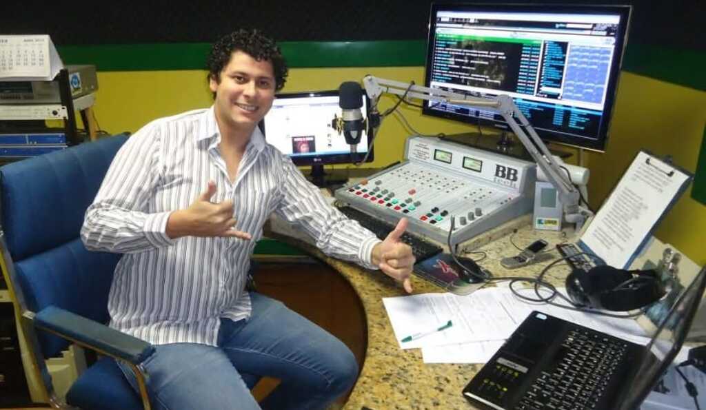 Galeria de imagens: Em 2013, quando trabalhou na Líder FM 95.3 no meio de sua trajetória profissional