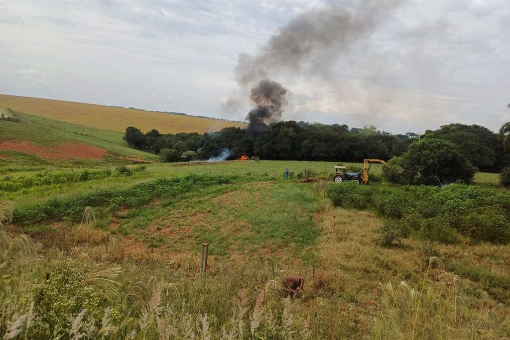 Piloto morre após queda de avião agrícola em fazenda no interior de Cruz Alta
