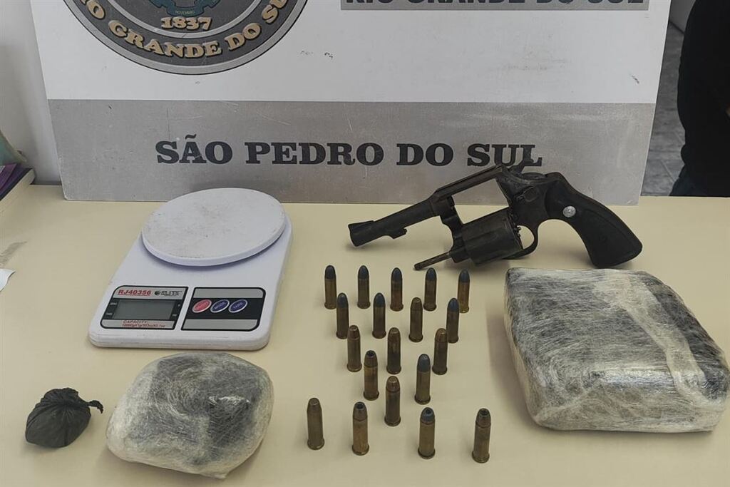 Homem é preso com arma e drogas em São Pedro do Sul