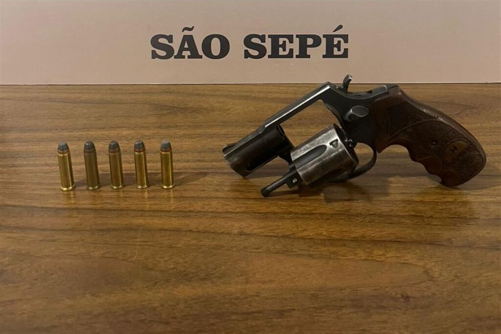 Denúncia de ameaça termina com prisão e apreensão de arma