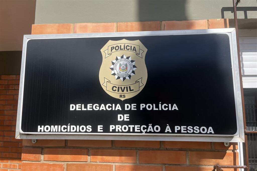 Homem fica em estado grave após ser atingido por golpes de faca no centro de Santa Maria