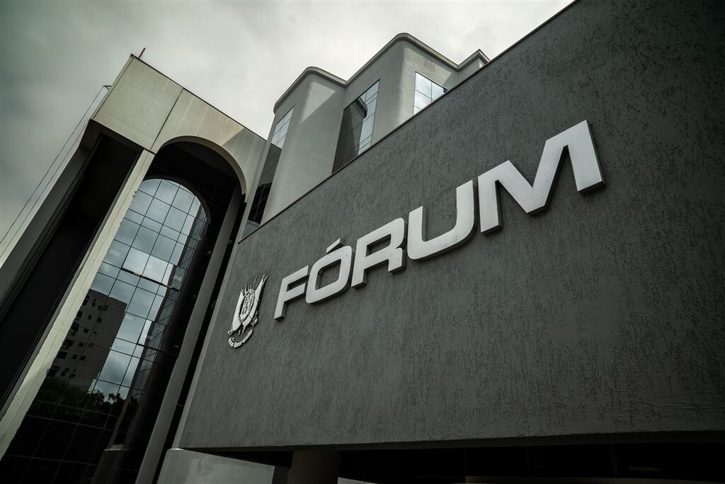 Vigilantes de empresa ferroviária são absolvidos por morte de jovem em Santa Maria após quase 10 anos