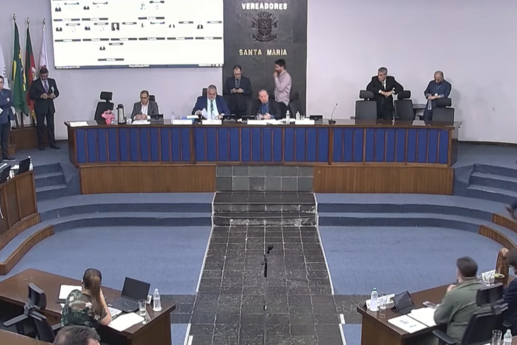 TV Câmara (Reprodução) - Na sessão desta quinta-feira, 11 vereadores votaram pela rejeição da denúncia, e cinco foram favoráveis