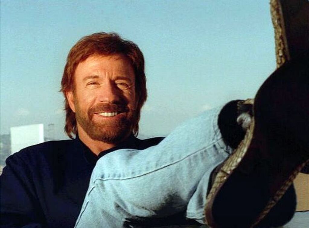 Chuck Norris, astro de filmes de ação, morre aos 86 anos