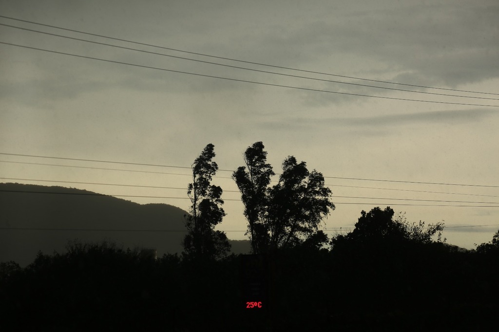Forte chuva atinge Santa Maria sob alerta vermelho de tempestade para todo o RS