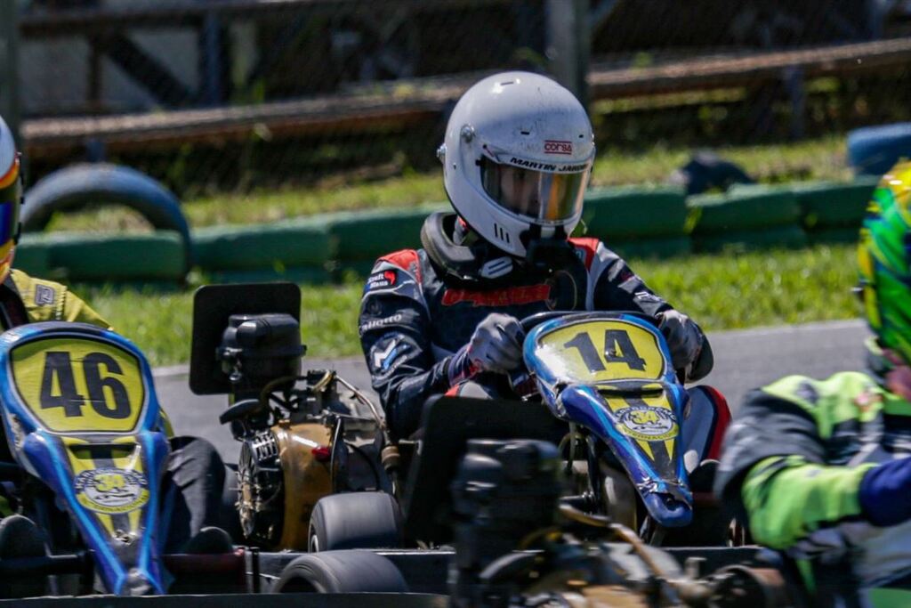 Piloto santa-mariense garante o vice em prova de kart em Guaratinguetá-SP