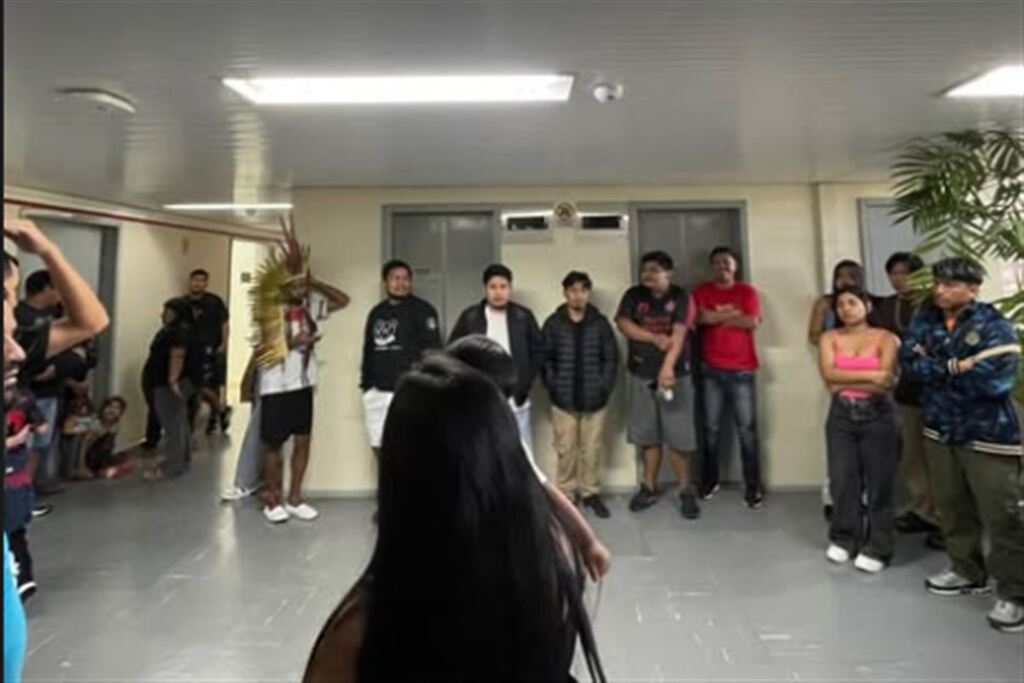 Estudantes indígenas ocupam a Reitoria da UFSM para cobrar políticas de permanência na universidade
