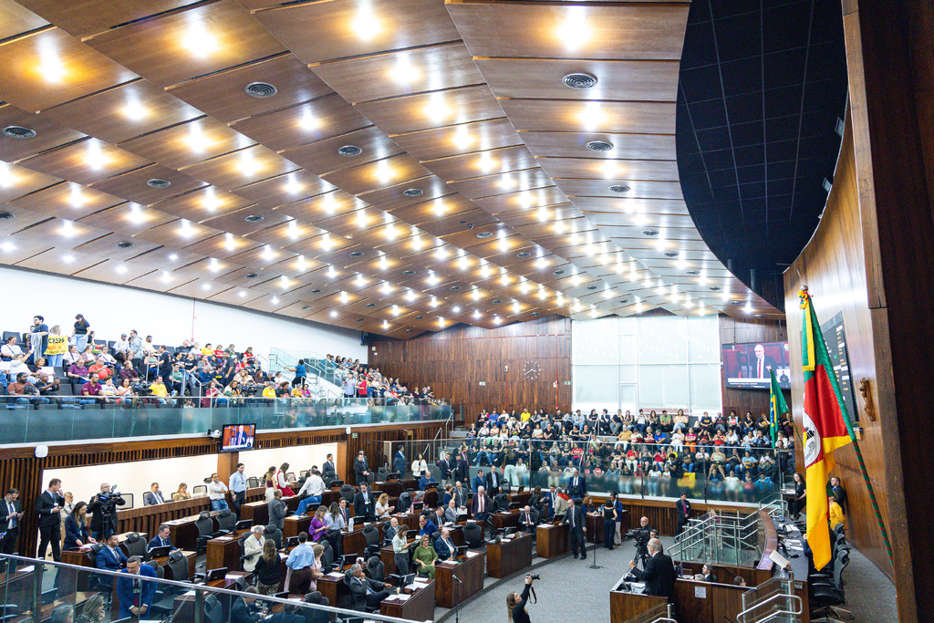 Assembleia aprova projeto do governo do Estado para reajuste do piso do magistério estadual em 5,4%