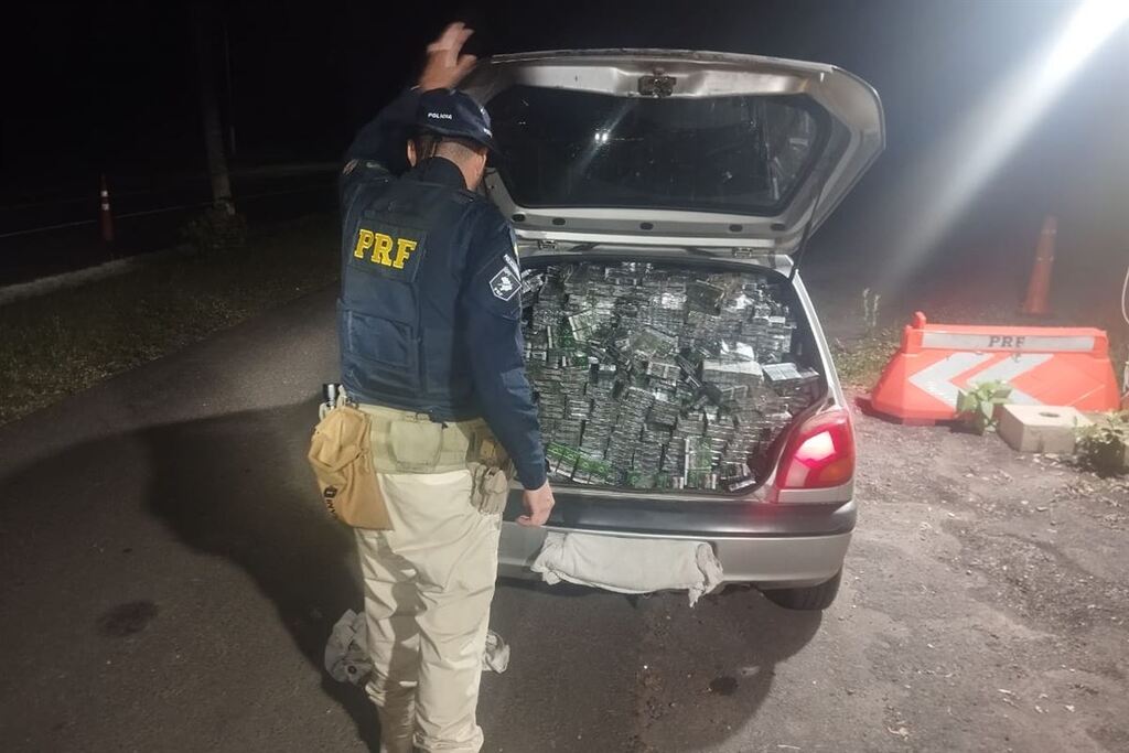 Motorista é preso pela PRF com quase 10 mil maços de cigarros contrabandeados em Santiago