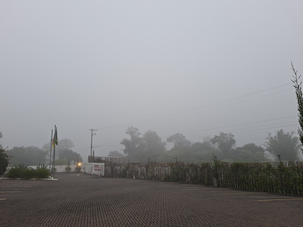 Sexta-feira amanhece com nevoeiro e máxima deve chegar a 34°C em Santa Maria; previsão indica calor e alta umidade nos próximos dias