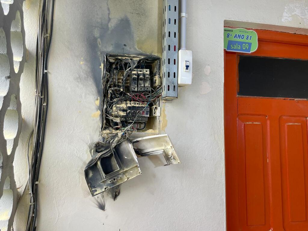 Foto: Mateus Rossato (Diário) - O incêndio ocorreu durante o período de aula e exigiu a evacuação imediata do prédio