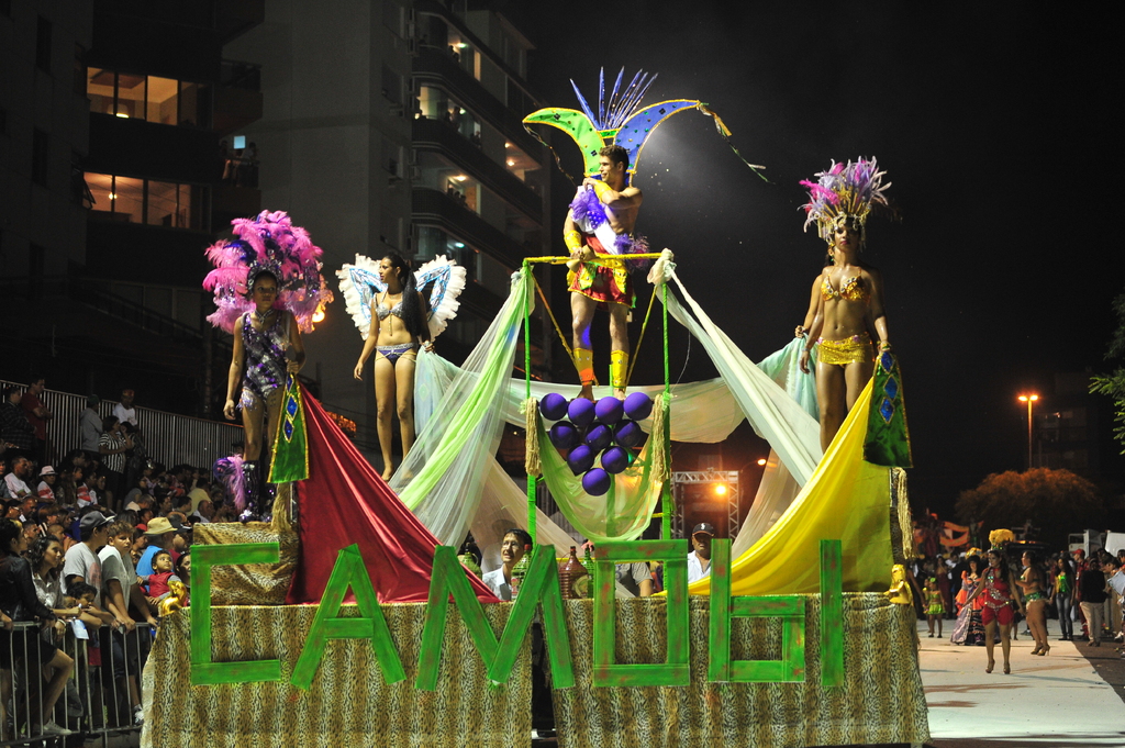 Conheça as sete escolas que irão desfilar no Carnaval de Rua de Santa Maria deste sábado