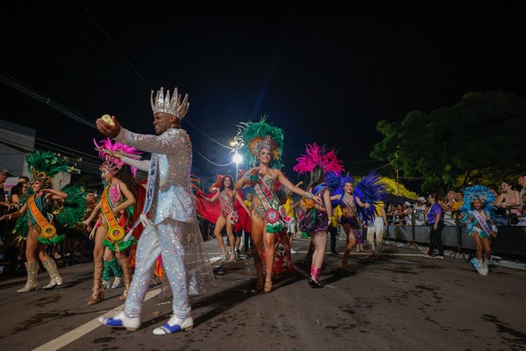 Mais de 18 mil pessoas celebram o retorno do Carnaval de Rua em Santa Maria