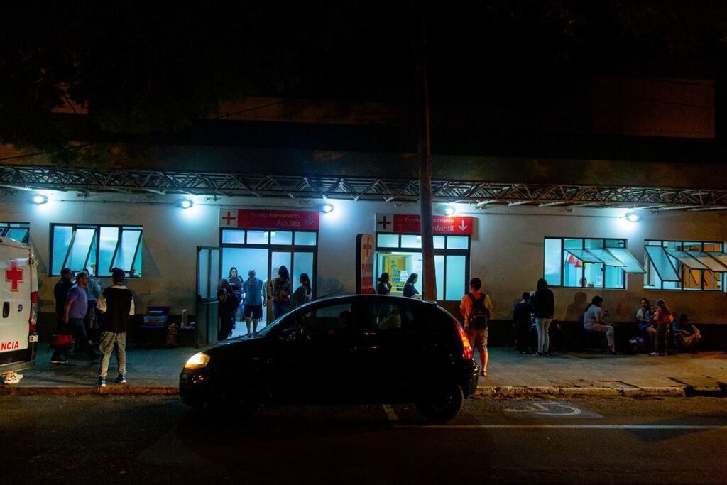 Jovem tem celular roubado por homem armado com faca em Santa Maria