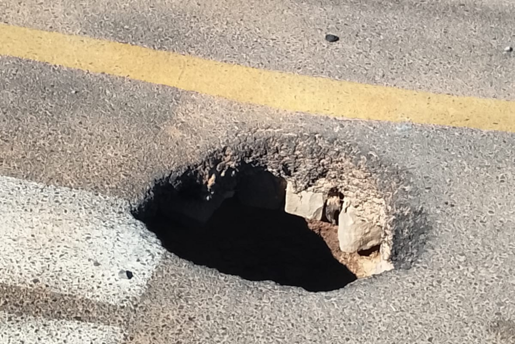 Criança de 11 anos fica ferida após cair em buraco no Bairro Tancredo Neves