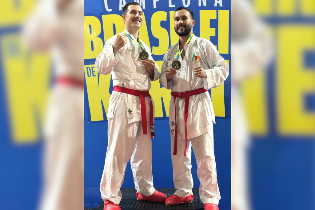 Foto: Arquivo pessoal - Saymon Cordeiro (à esquerda) e Dion Martinez treinam na equipe Dojo X, em Santa Maria