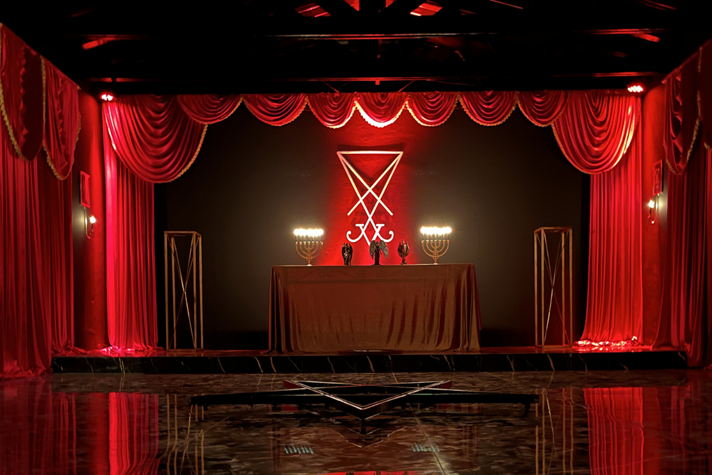 FOTOS: Confira imagens internas da primeira Igreja Luciferiana do Rio Grande do Sul